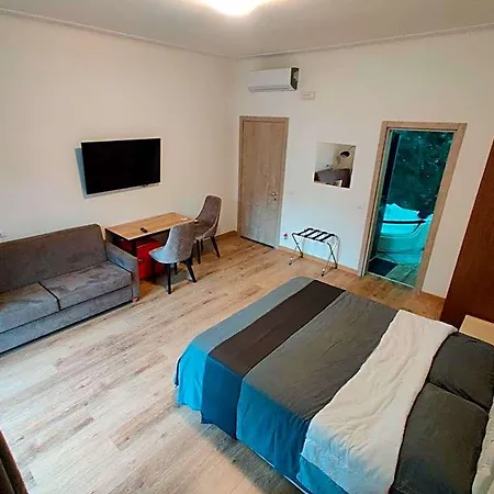 Crocevia 3* ترييستي