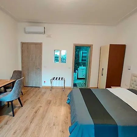 Crocevia 3* ترييستي
